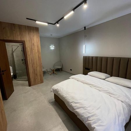 Гуцульська Світлиця Hotel บูโคเวล ภายนอก รูปภาพ