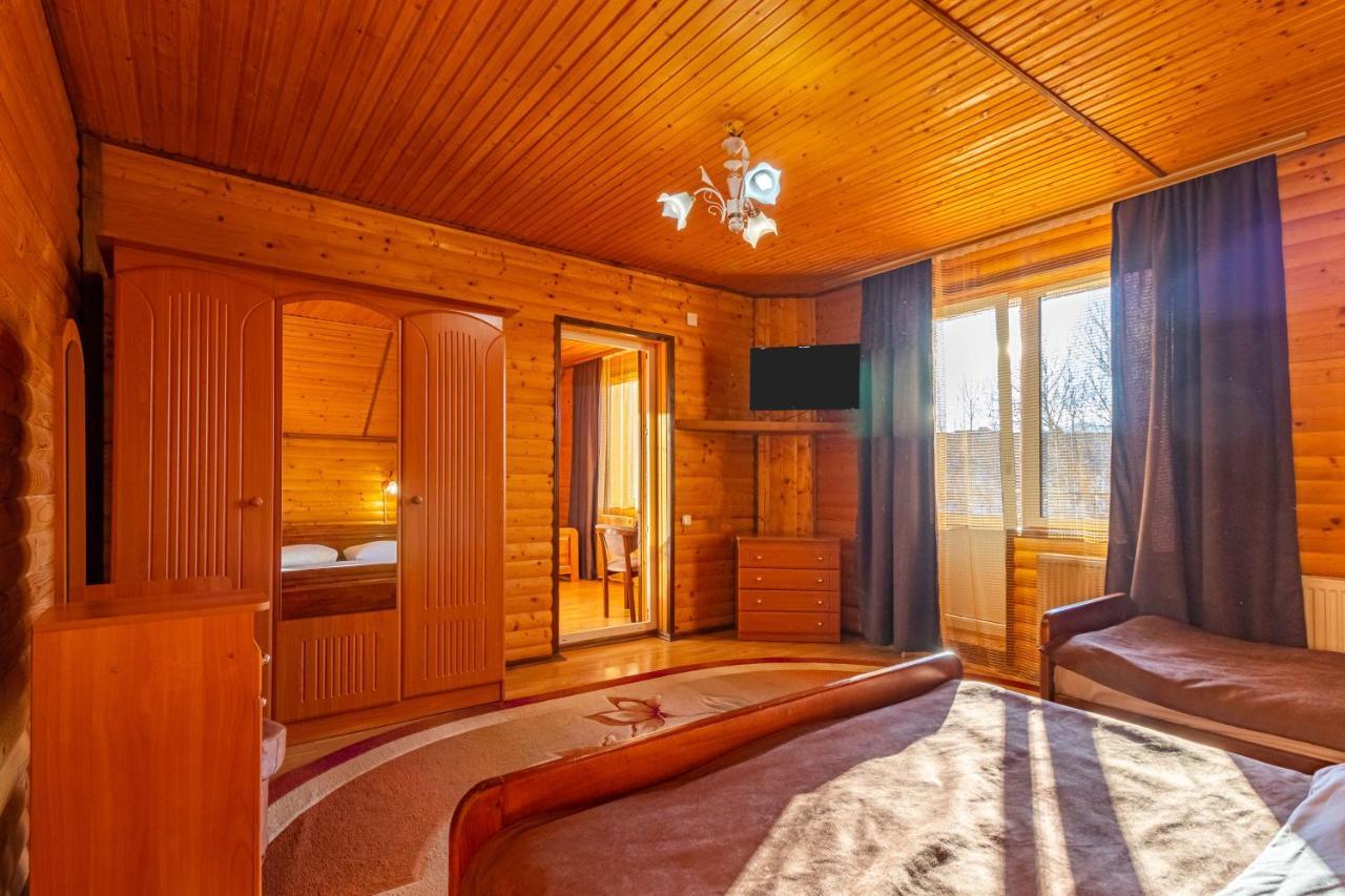 Гуцульська Світлиця Hotel บูโคเวล ภายนอก รูปภาพ