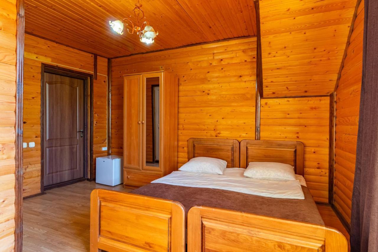Гуцульська Світлиця Hotel บูโคเวล ภายนอก รูปภาพ