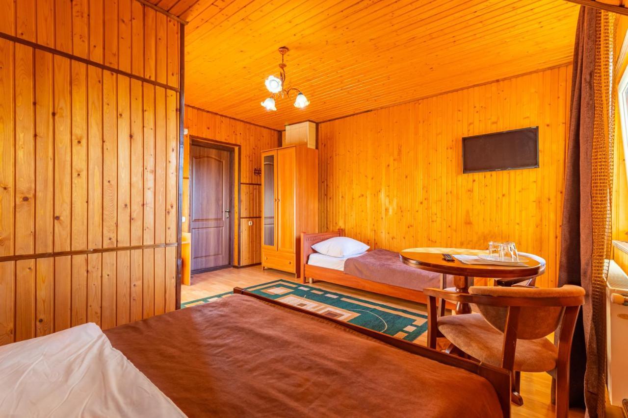 Гуцульська Світлиця Hotel บูโคเวล ภายนอก รูปภาพ