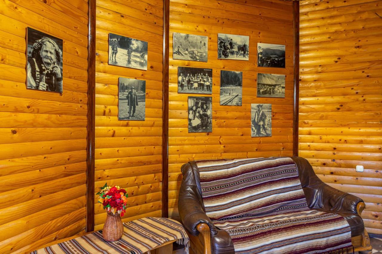 Гуцульська Світлиця Hotel บูโคเวล ภายนอก รูปภาพ