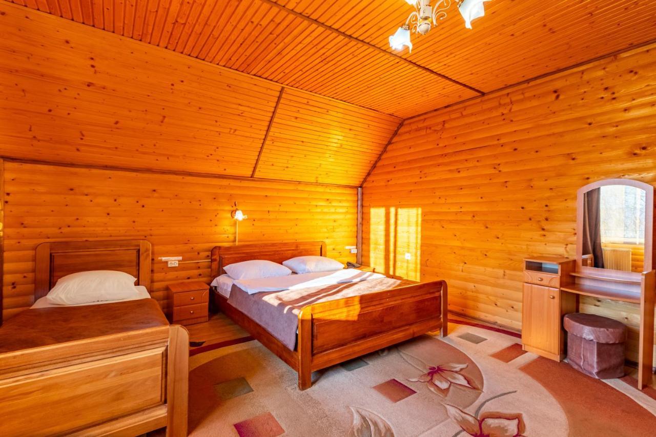 Гуцульська Світлиця Hotel บูโคเวล ภายนอก รูปภาพ