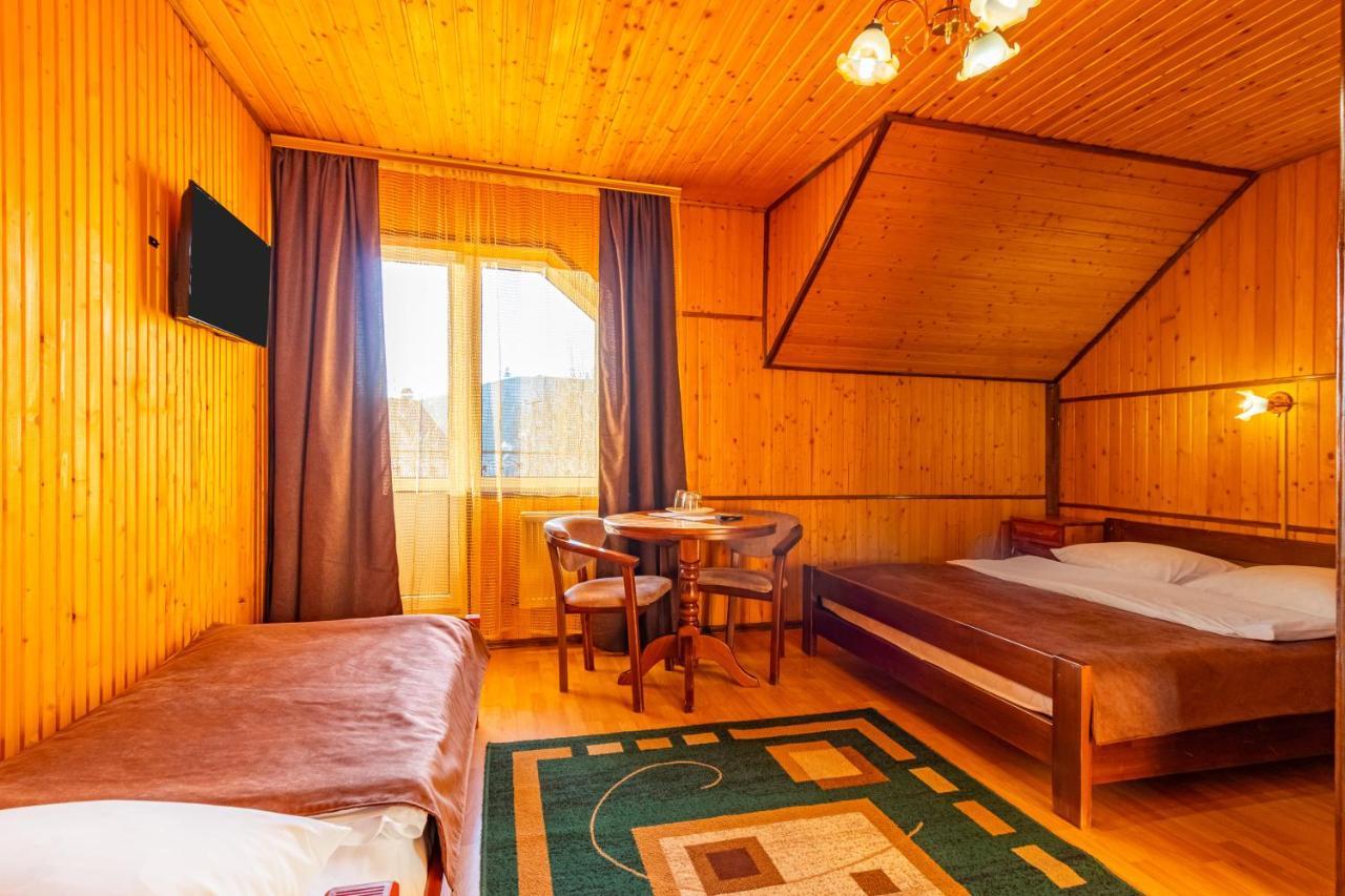 Гуцульська Світлиця Hotel บูโคเวล ภายนอก รูปภาพ