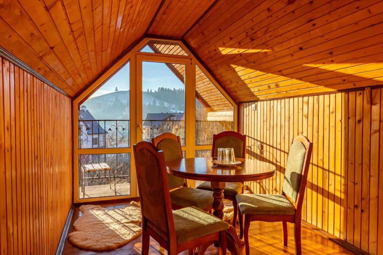 Гуцульська Світлиця Hotel บูโคเวล ภายนอก รูปภาพ