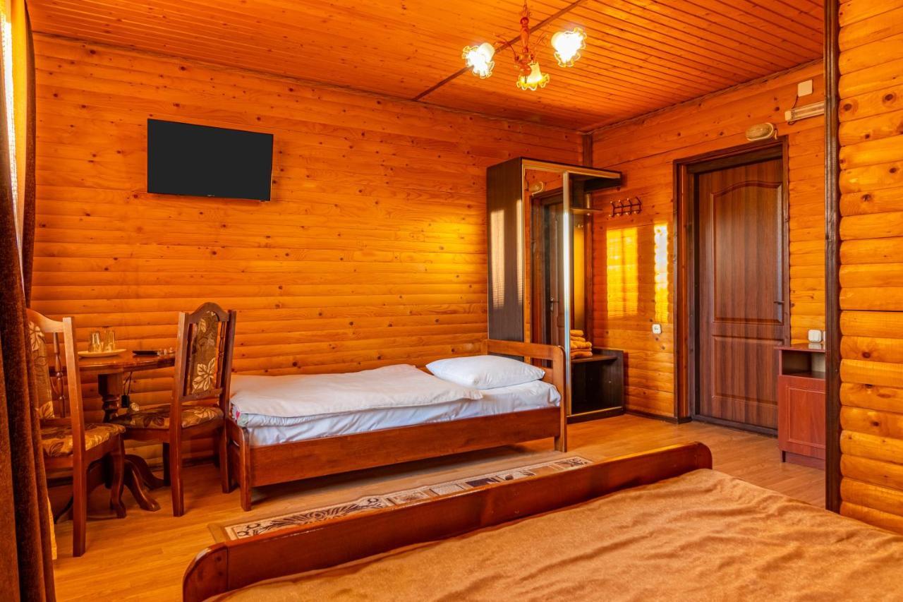 Гуцульська Світлиця Hotel บูโคเวล ภายนอก รูปภาพ