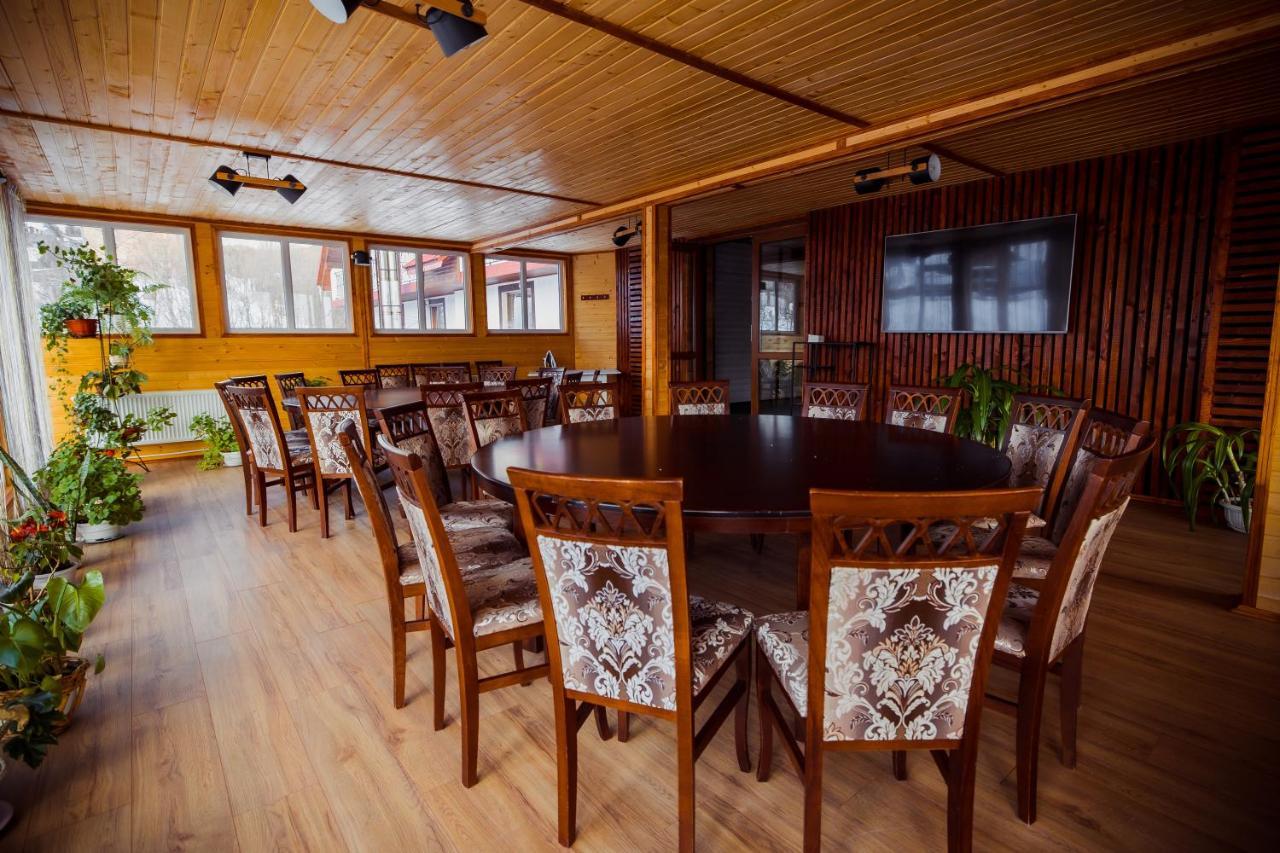 Гуцульська Світлиця Hotel บูโคเวล ภายนอก รูปภาพ