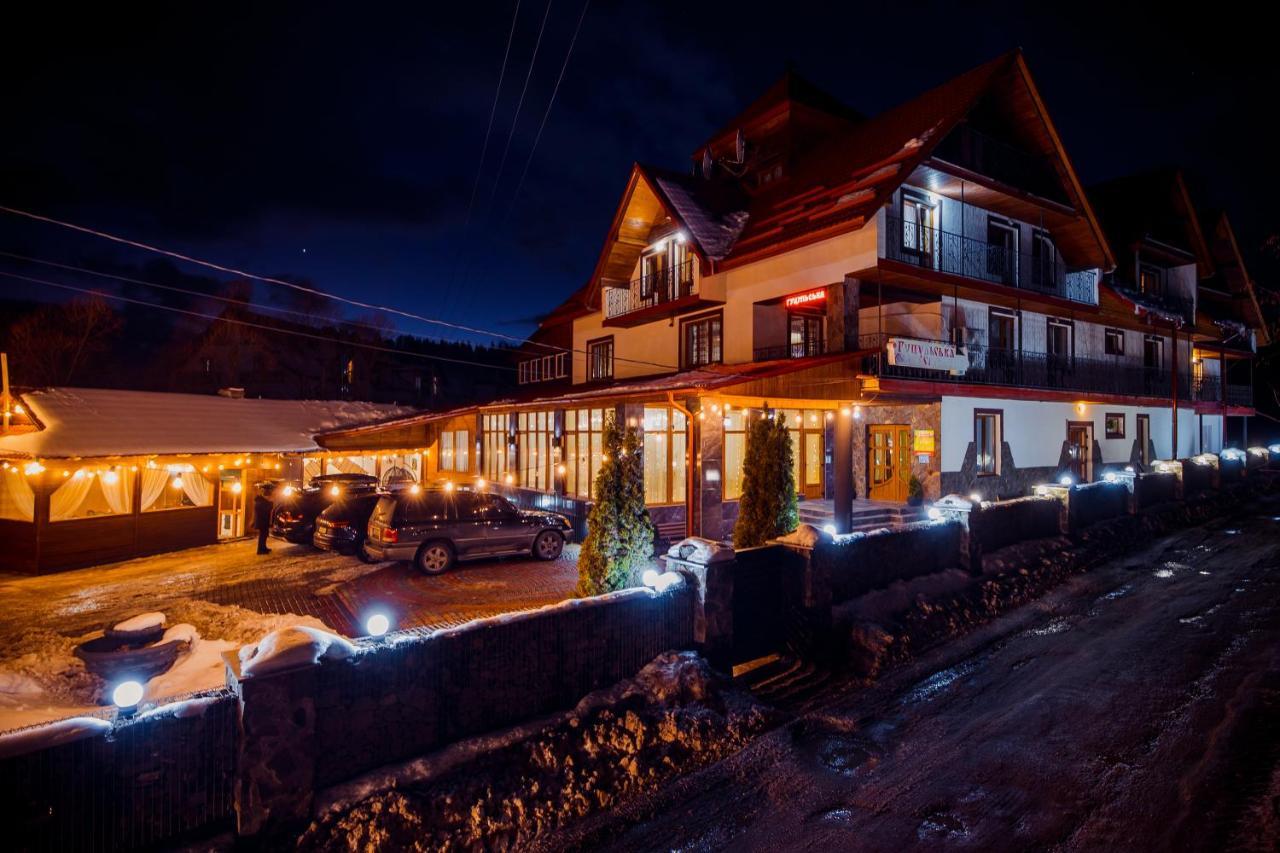 Гуцульська Світлиця Hotel บูโคเวล ภายนอก รูปภาพ