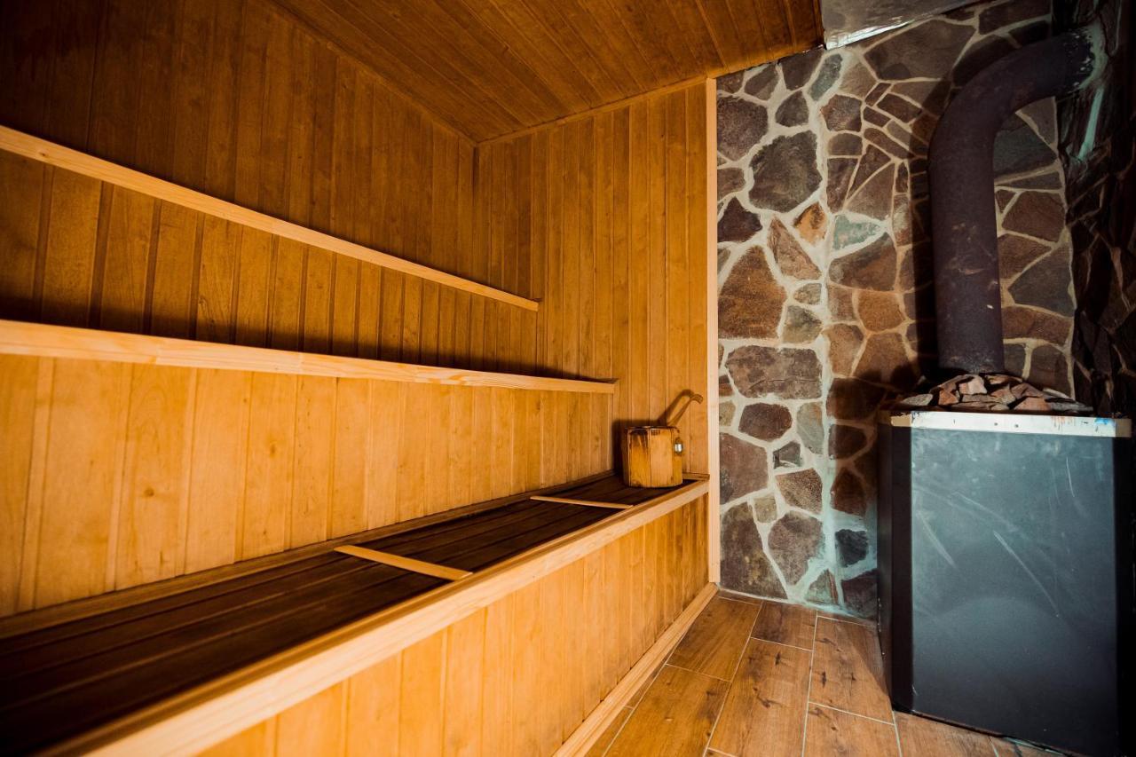 Гуцульська Світлиця Hotel บูโคเวล ภายนอก รูปภาพ