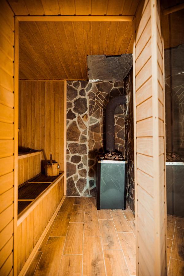 Гуцульська Світлиця Hotel บูโคเวล ภายนอก รูปภาพ