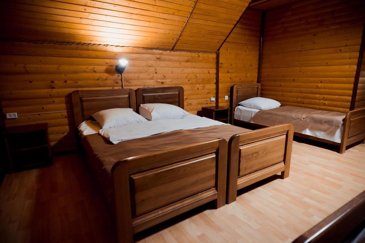 Гуцульська Світлиця Hotel บูโคเวล ภายนอก รูปภาพ