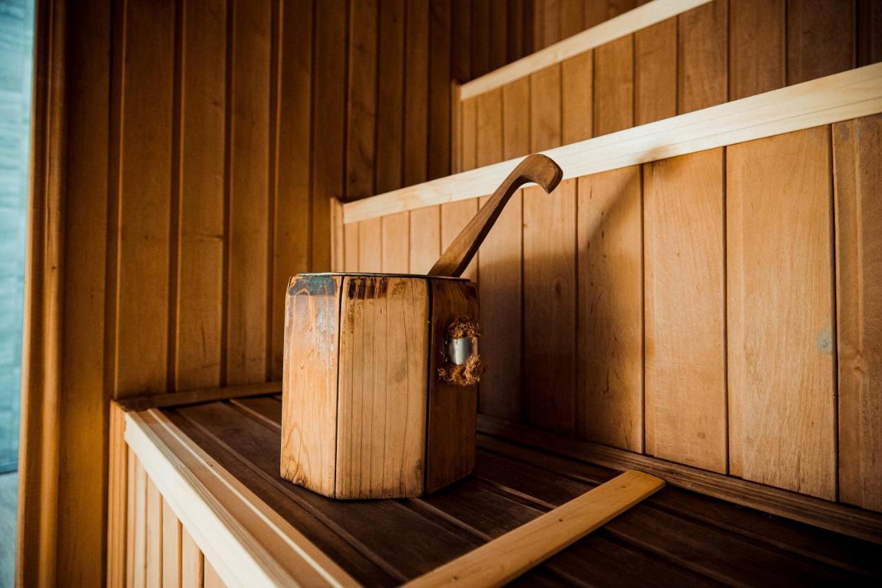 Гуцульська Світлиця Hotel บูโคเวล ภายนอก รูปภาพ