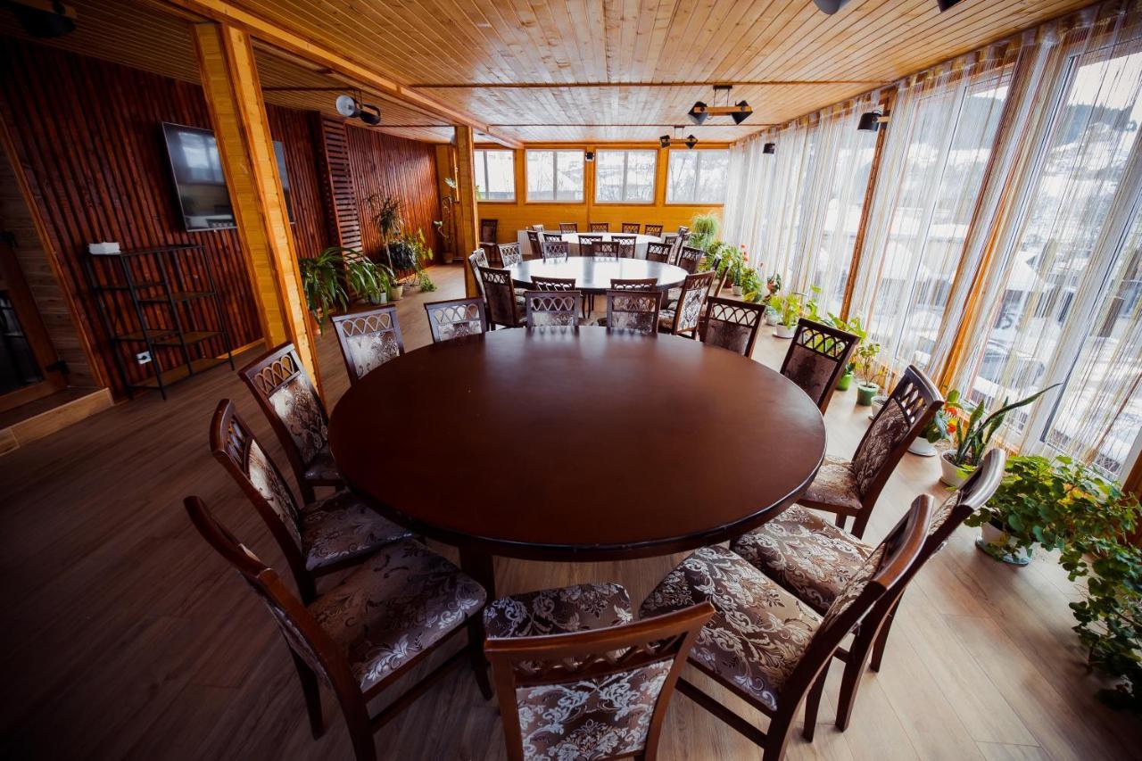 Гуцульська Світлиця Hotel บูโคเวล ภายนอก รูปภาพ